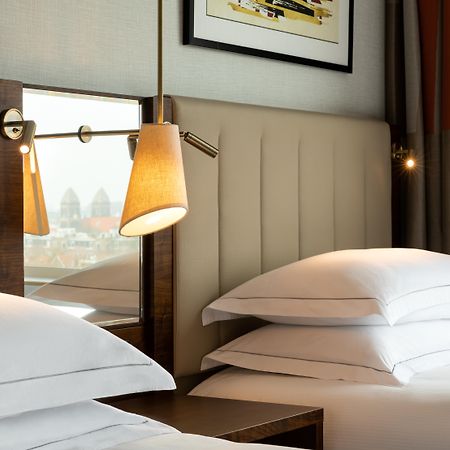 Hotel Hilton Amsterdam Esterno foto A wall light
