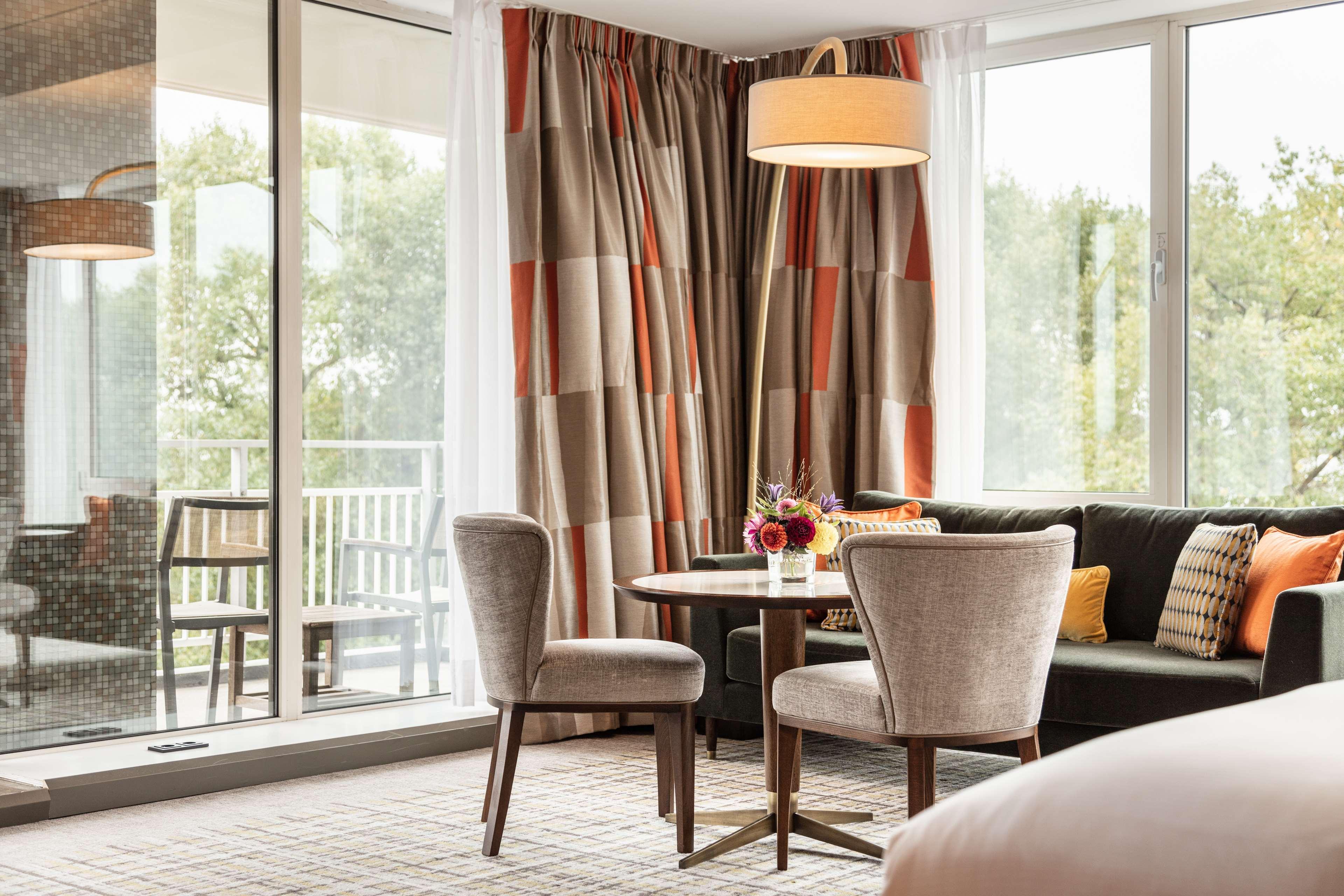 Hotel Hilton Amsterdam Esterno foto A suite at the hotel