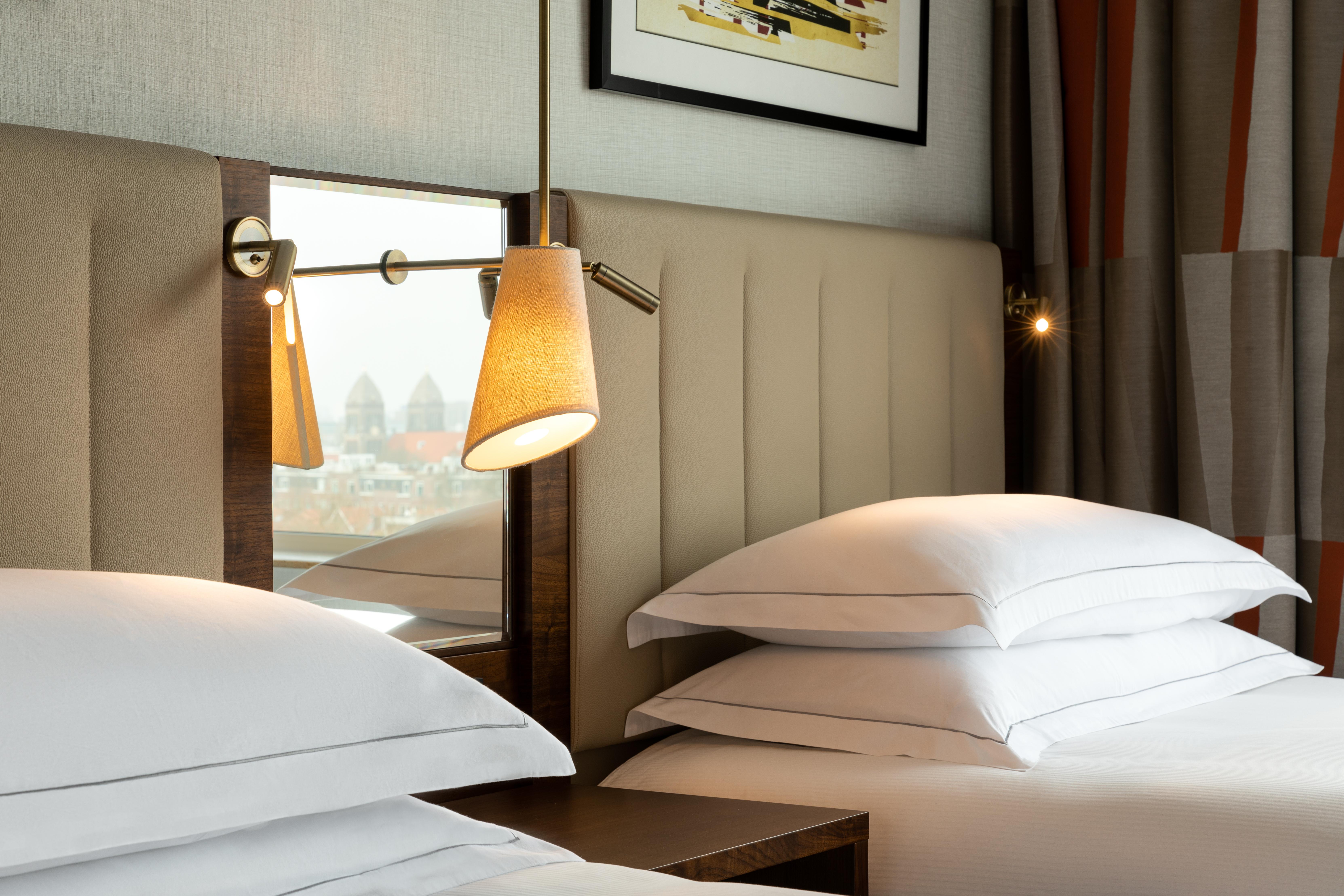 Hotel Hilton Amsterdam Esterno foto A wall light