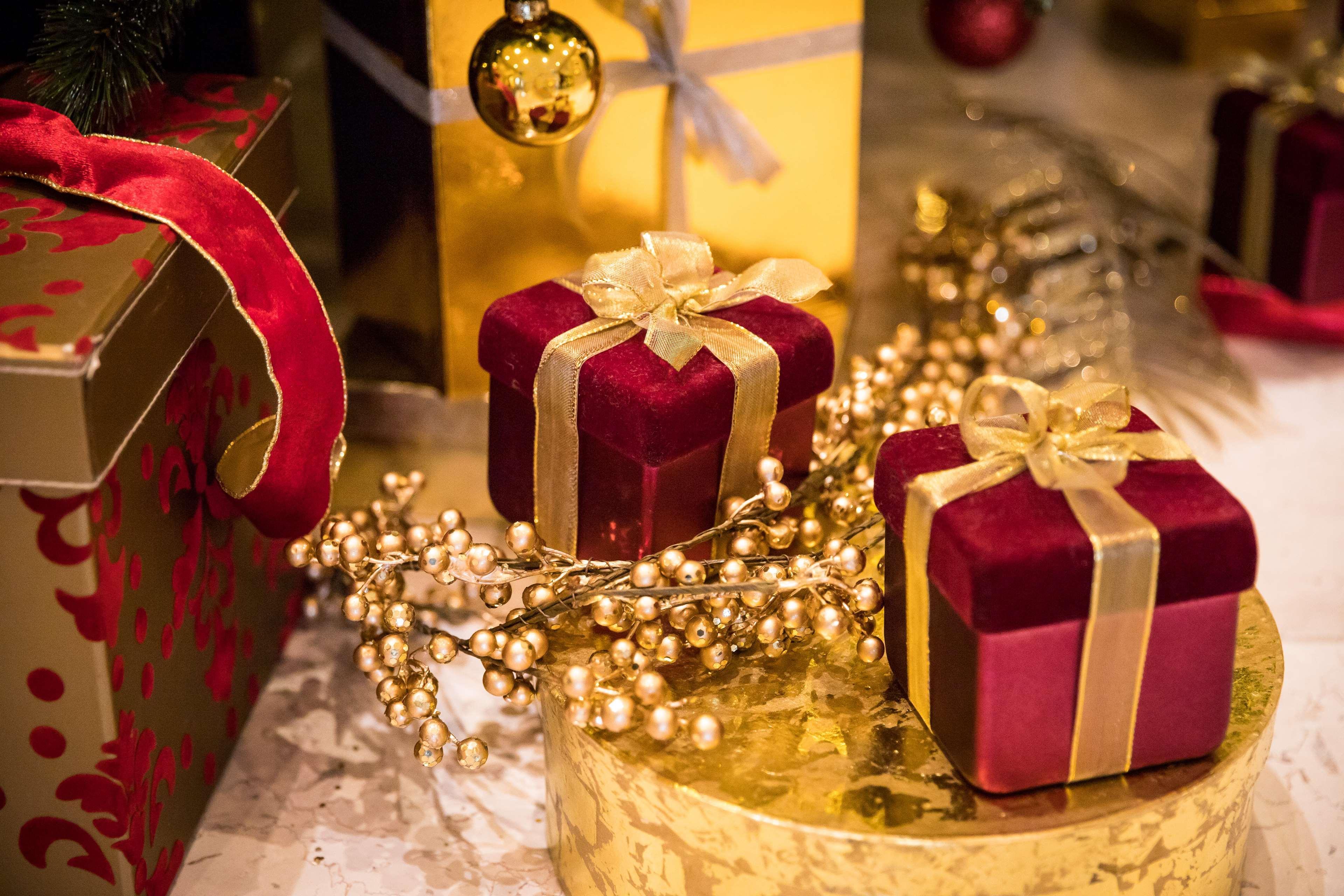Hotel Hilton Amsterdam Esterno foto Christmas presents
