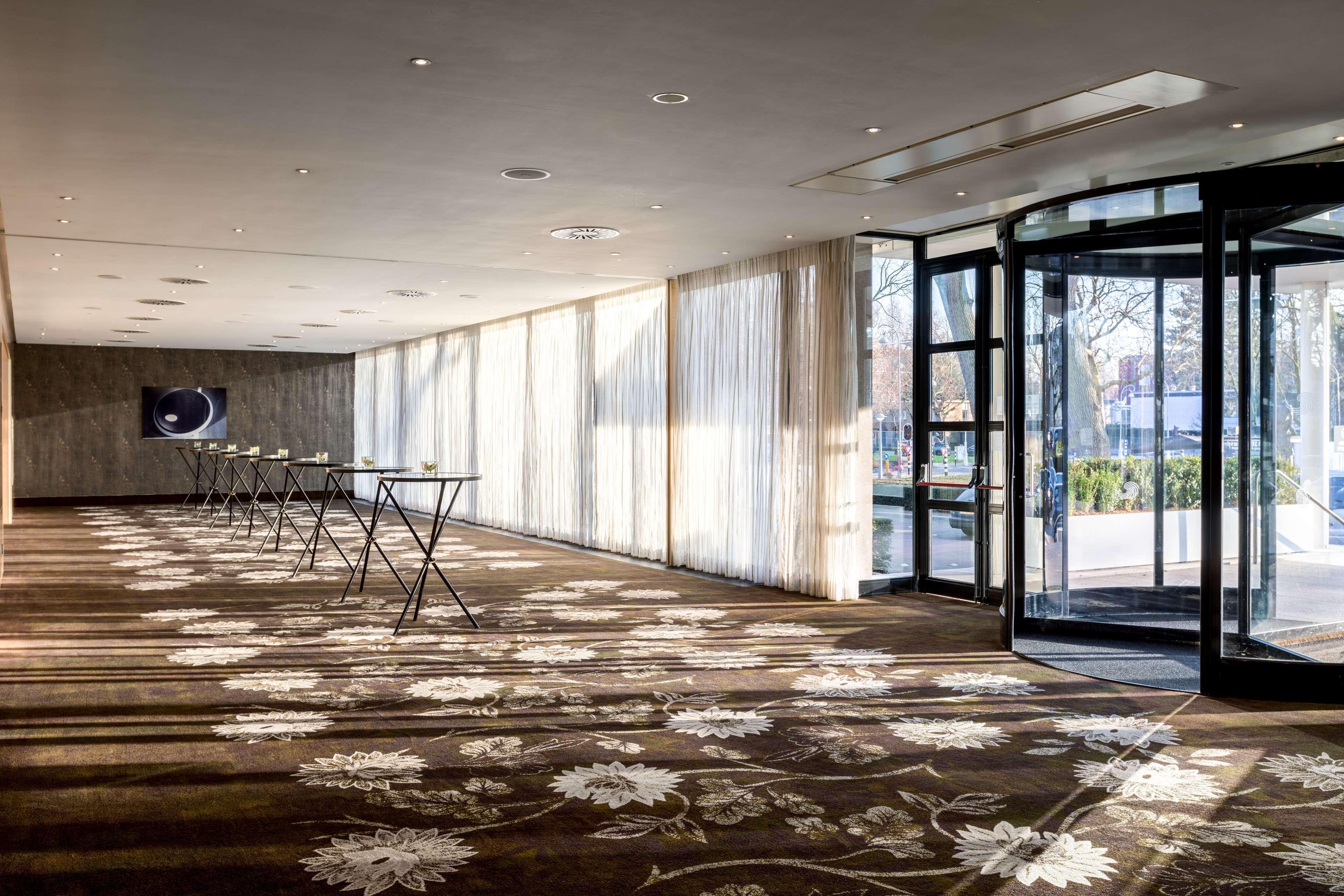 Hotel Hilton Amsterdam Esterno foto The interior of the hotel