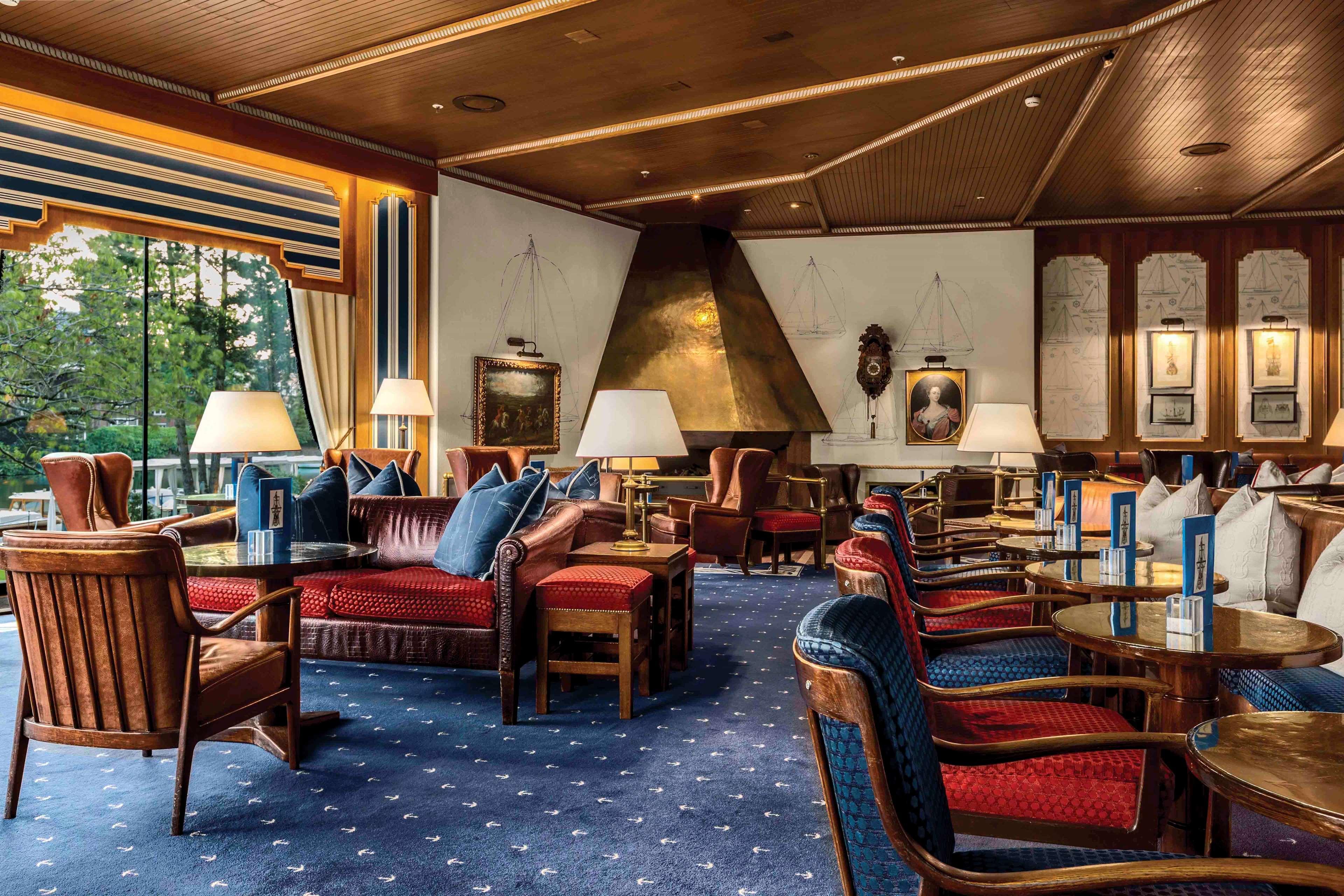 Hotel Hilton Amsterdam Esterno foto The lounge at the Swiss Executive Club