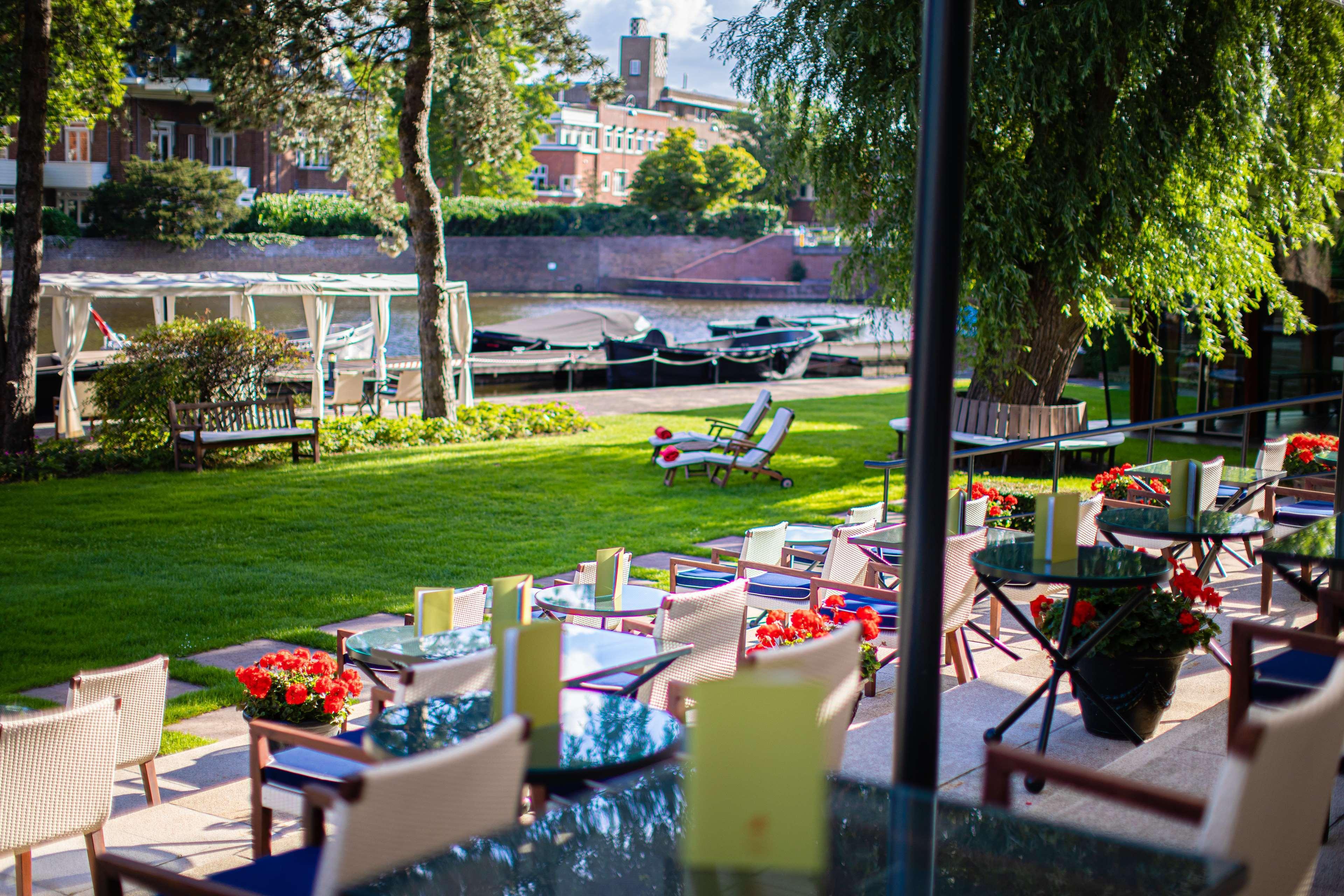 Hotel Hilton Amsterdam Esterno foto The River Café