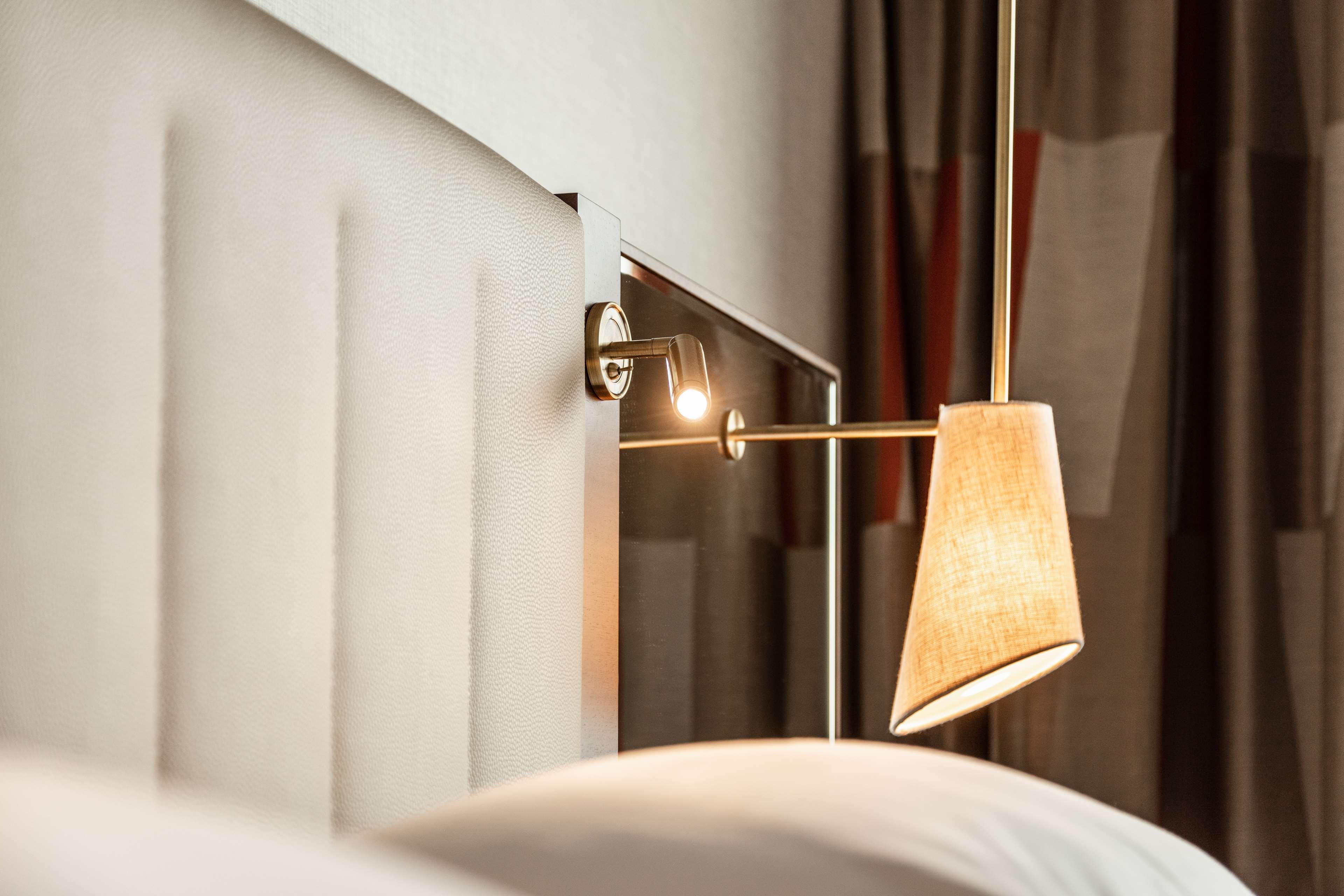 Hotel Hilton Amsterdam Esterno foto Wall light