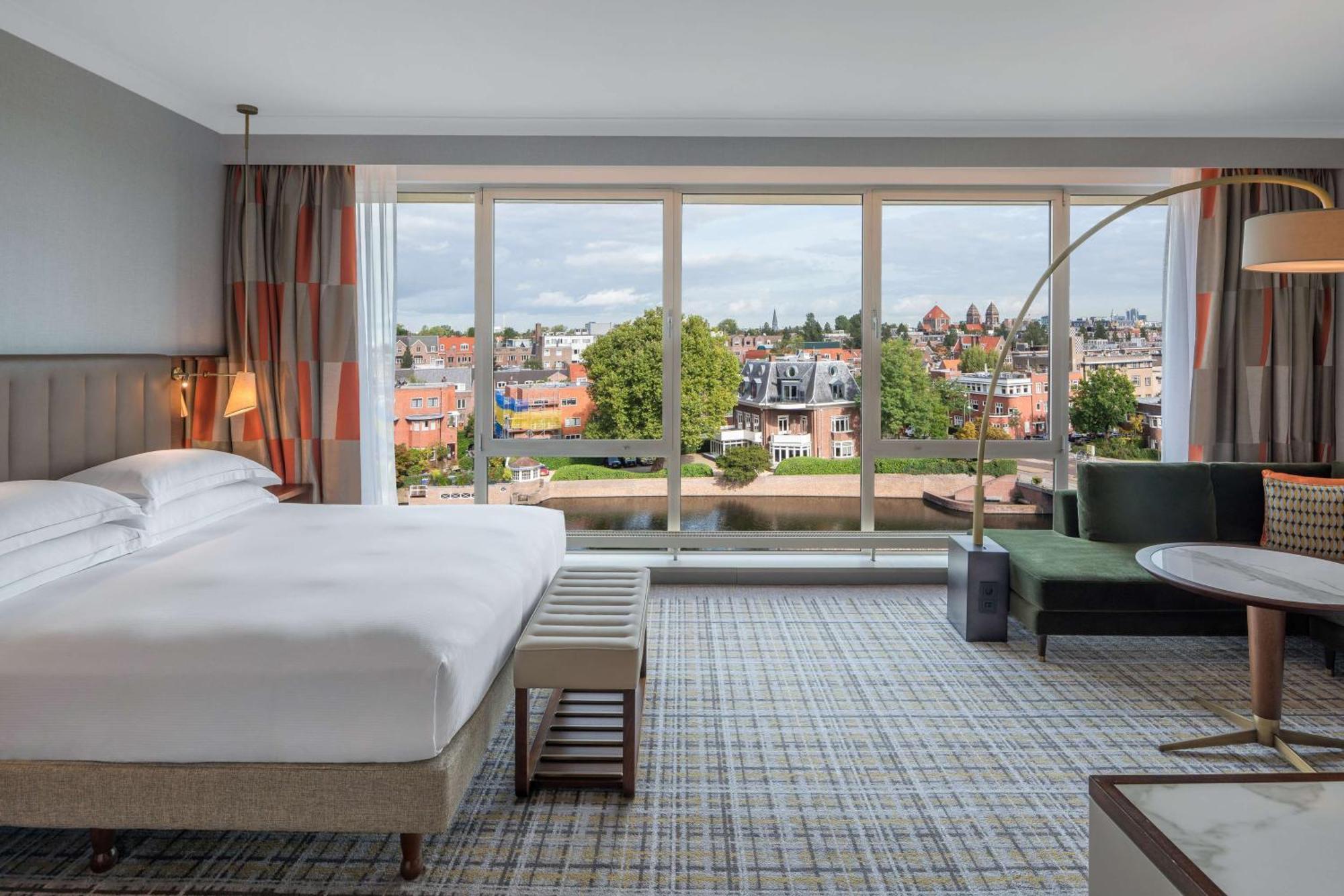 Hotel Hilton Amsterdam Esterno foto A room at the hotel