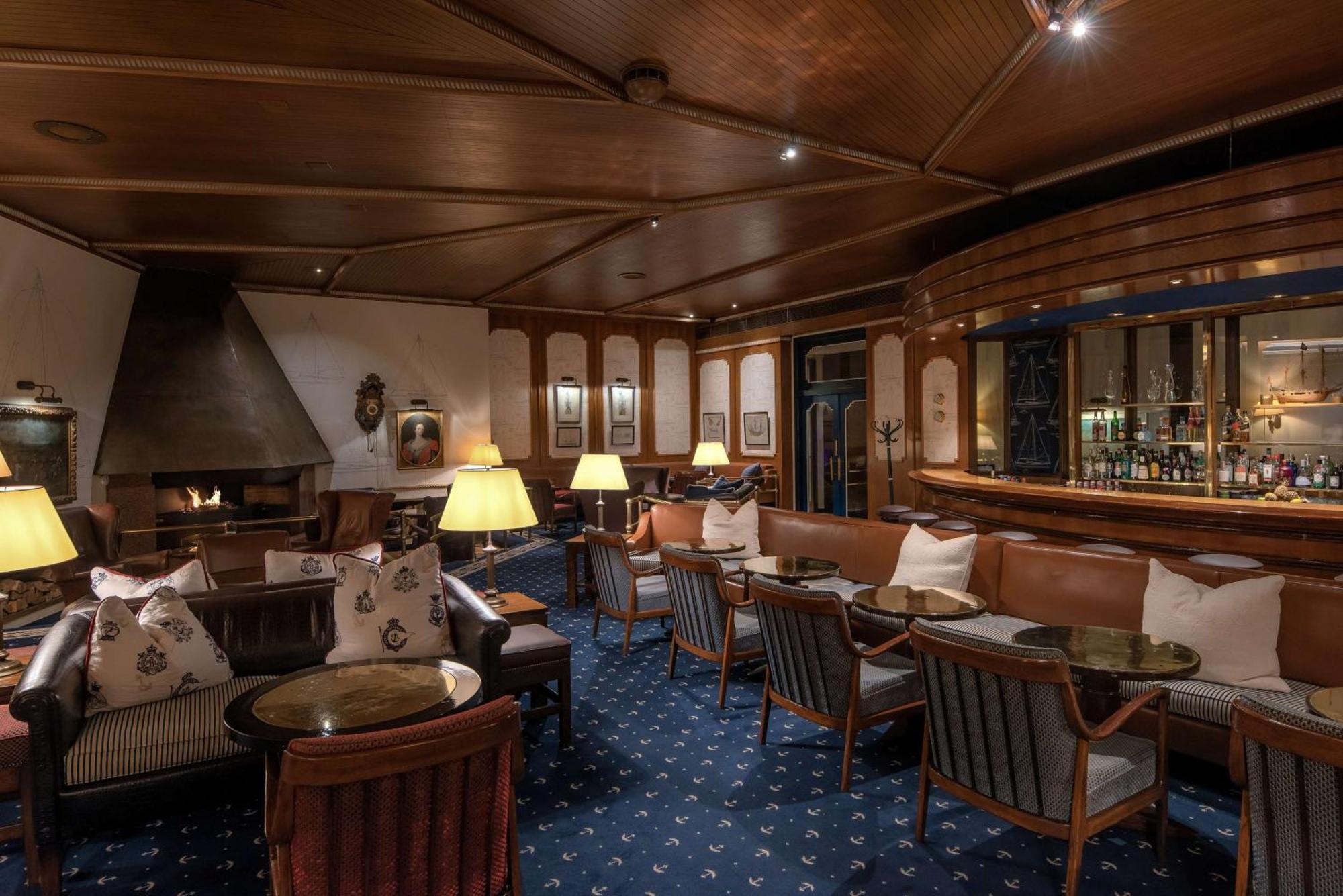 Hotel Hilton Amsterdam Esterno foto The bar