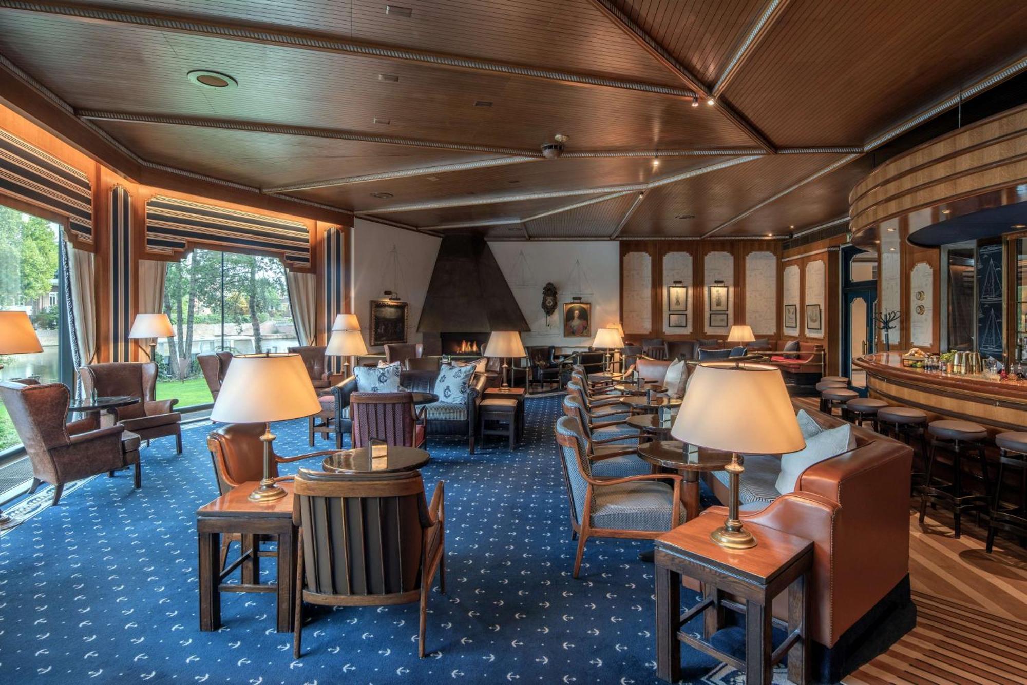 Hotel Hilton Amsterdam Esterno foto The 1911 Lounge at the St. Moritz Badrutt's Palace Hotel