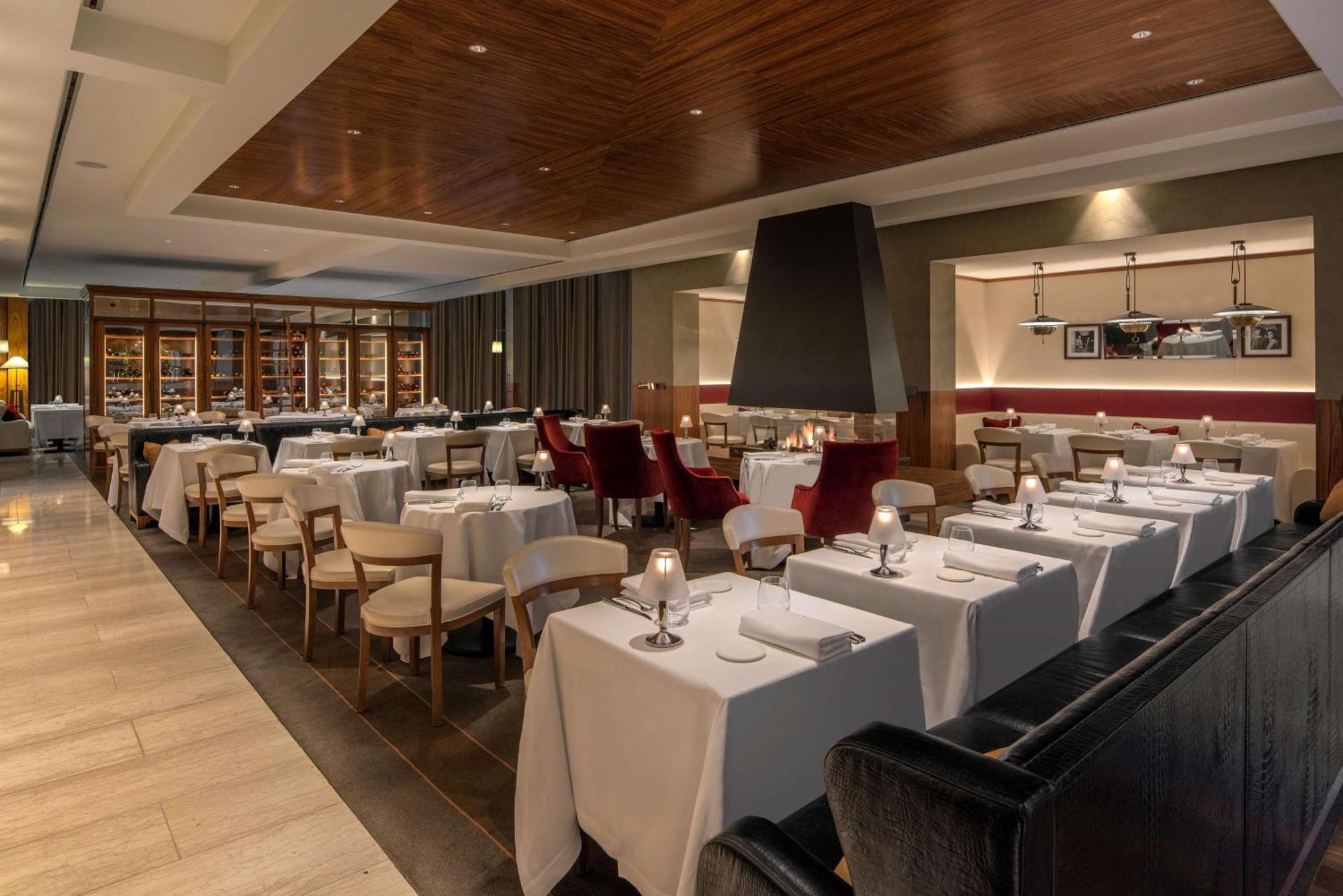 Hotel Hilton Amsterdam Esterno foto The interior of the restaurant