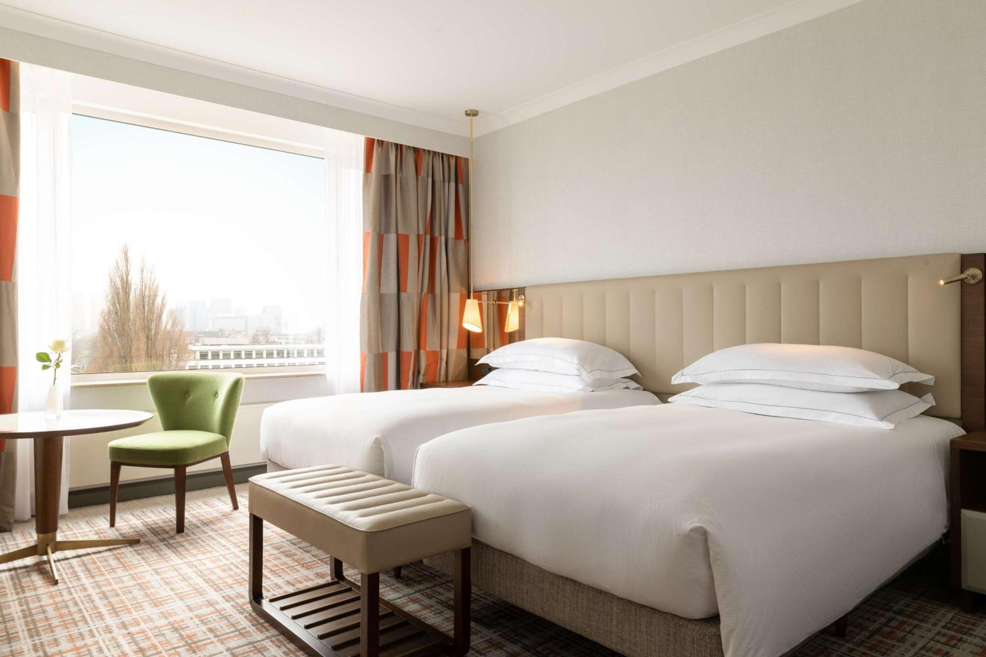 Hotel Hilton Amsterdam Esterno foto A room at the hotel